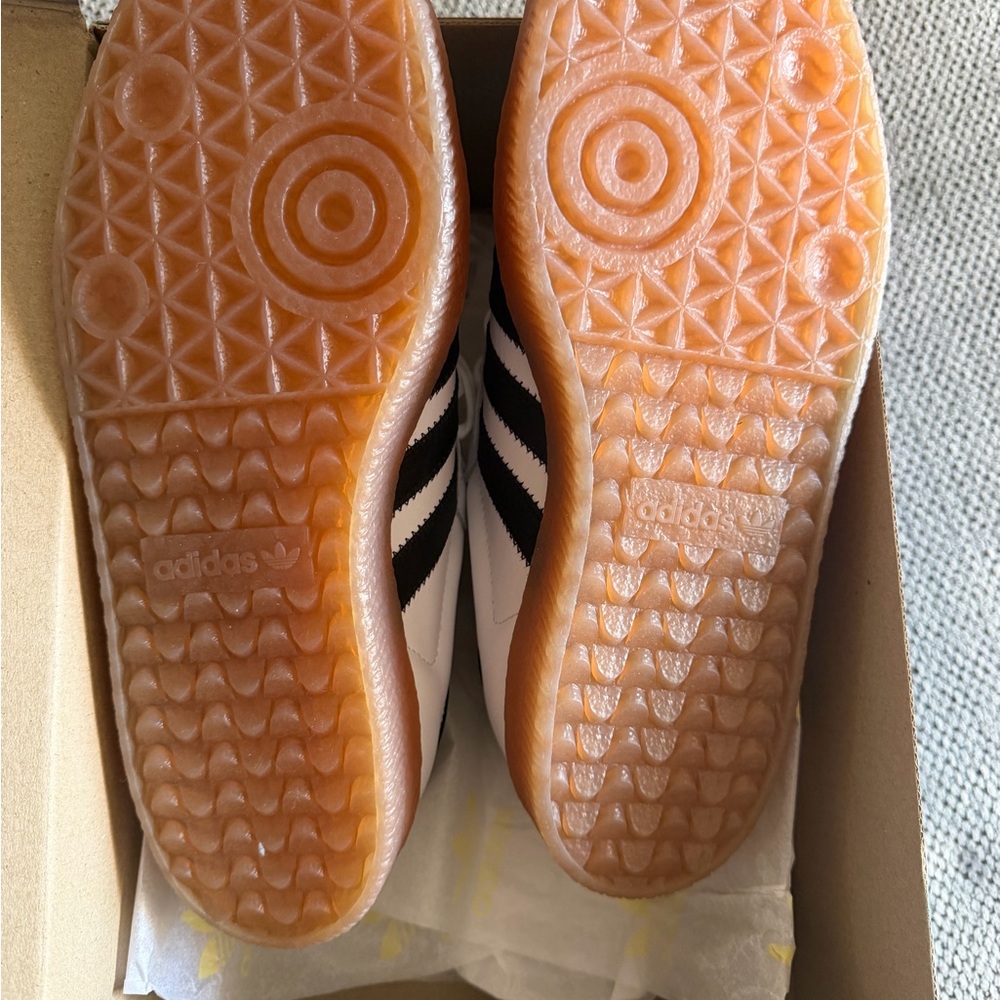 Adidas Women’s sz 9.5 Sambae Shoes - Picture 3 of 4